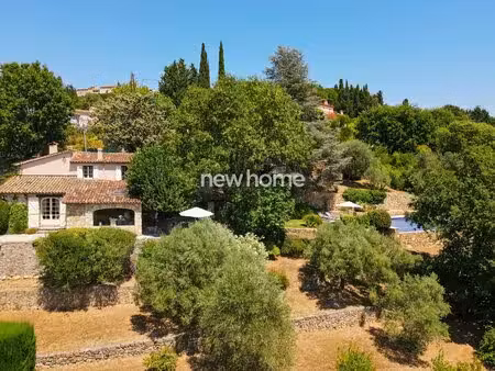 propriété de charme en pierre avec vue panoramique exceptionnelle  piscine et art de vivre