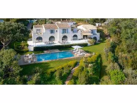 villa avec piscine en bord de mer saint-tropez (83)
