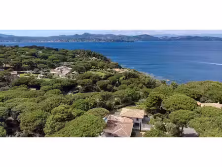 villa avec piscine en bord de mer saint-tropez (83)