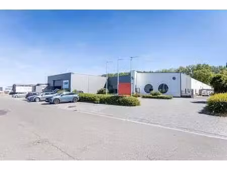 entrepôt/atelier + bureaux - situation exceptionnelle !