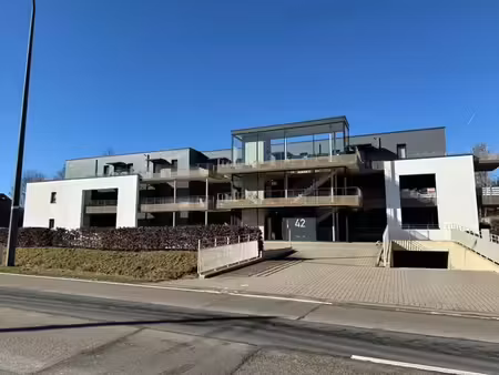 tiefgaragen-stellplatz an der de/be grenze