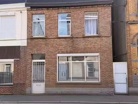 charmante maison 3 façades avec jardin et beau potentiel
