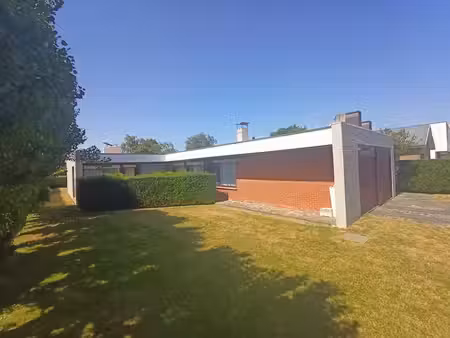 grand bungalow bien entretenu avec jardin immense