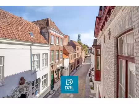 karaktervol handelspand met woonst centrum brugge