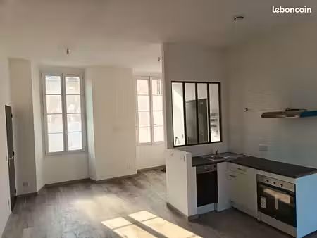t3 de 66 m² entièrement rénové à neuf - centre de trans-en-provence
