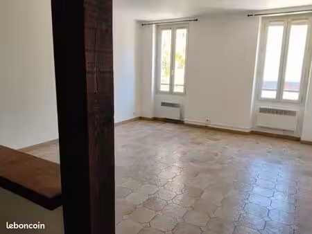 la tour d'aigues - studio