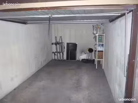 box individuel fermé de 12 5m²