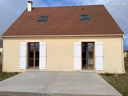 à louer 800 + 30 de charge
