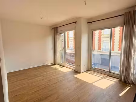 à louer – appartement studio rénové – 2e étage 20 m²