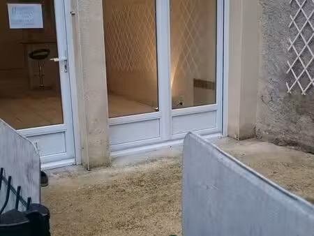 studio non meublé avec cour privative – troissy