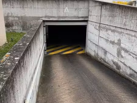 à louer garage / box fermé sécurisé