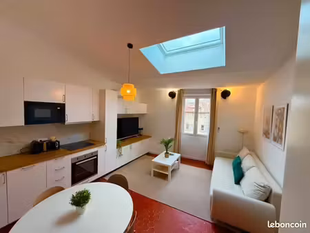 aubagne hypercentre – t2 meublé rénové 33 m² – 795 cc