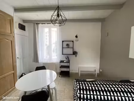 cavaillon studio rdc cour climatisé