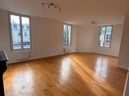 t2 58m2  hyper centre  terrasse  690 hors charges