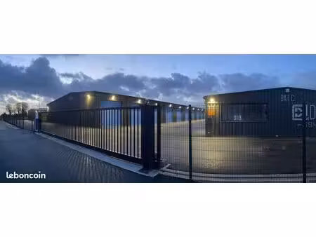 box de 25 m2 à louer