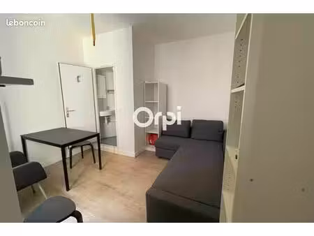 studio 2 pièces 13 m²