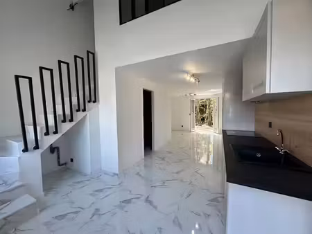 location appartement 3 pièces 56 m² à aix-en-provence (13090)  1 300 €