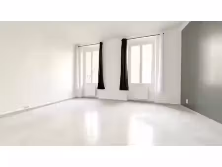 location locaux professionnels 3 pièces 48 m² à aix-en-provence (13090)  995 €