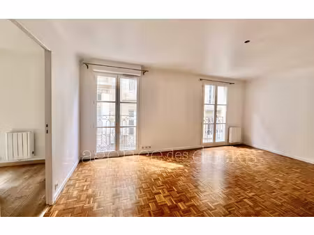 bordeaux hyper centre - rare appartement t3 + poss. place de