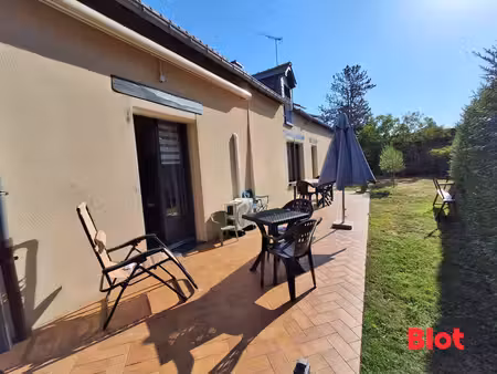a vendre - belle longere avec grand terrain proche du centre-ville