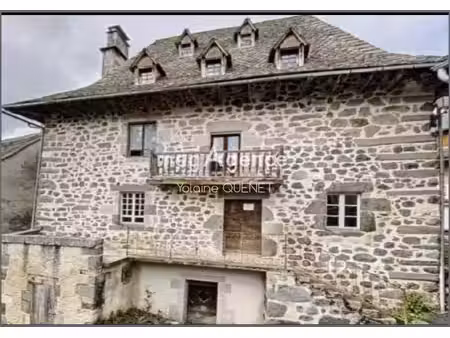 maison traditionnelle auvergnate de village