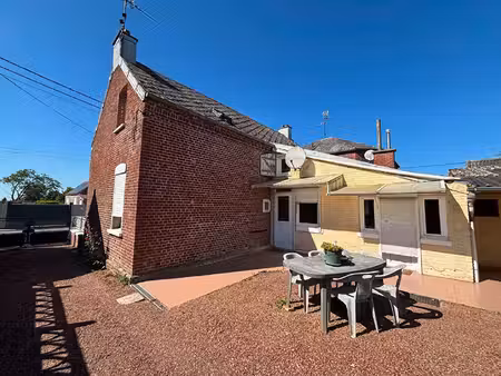 maison de village individuelle avec grand hangar et jardin