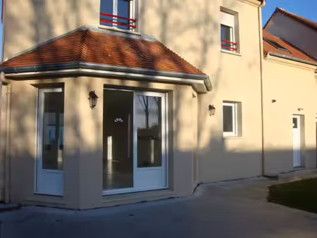 location maison 4 pièces 83 m² à douvres-la-délivrande (14440)  980 €