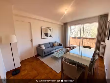 location appartement 3 pièces 53 m² à aix-en-provence (13090)  1 120 €