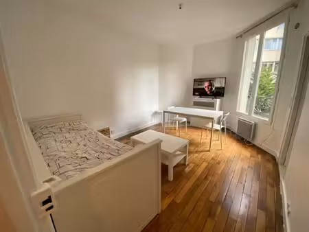 location appartement 1 pièce 28 m² à issy-les-moulineaux (92130)  1 090 €
