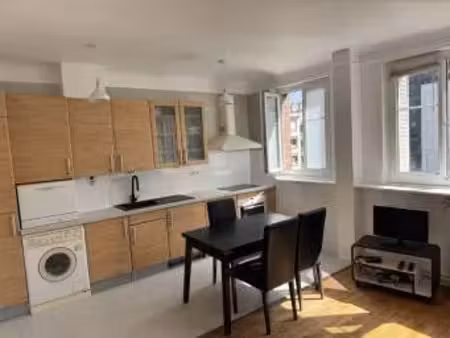 location meublée appartement 2 pièces 39 m² à paris 15ème (75015)  1 650 €