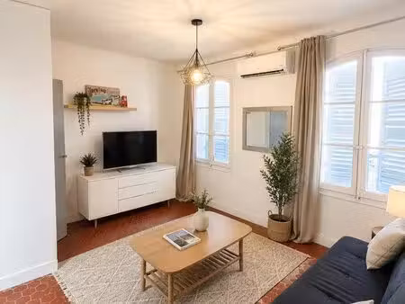 marseille 6ᵉ – rue paradis – t2 rénové avec balcon de 10 m² – dernier étage
