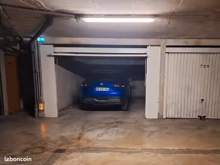 box fermé 21m² à louer - sous-sol résidence sécurisée - marseille 6ème - vauban