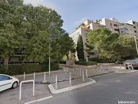 parking/box marseille