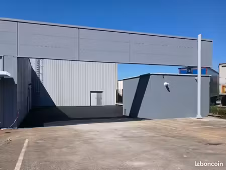 entrepôt/ réserve/ cellule commerciale