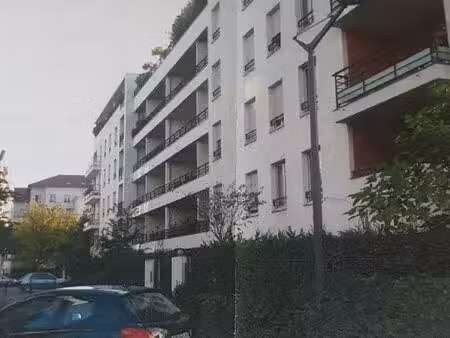 garage box fermé 15 m2