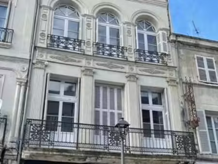 vente immeuble à saumur (49400) : à vendre / 79m² saumur