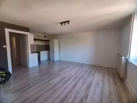 location appartement 5 pièces 114 m² à jullié (69840)