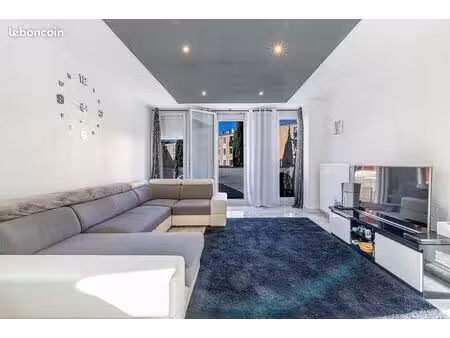 appartement t4 86.20m² rénové à carros