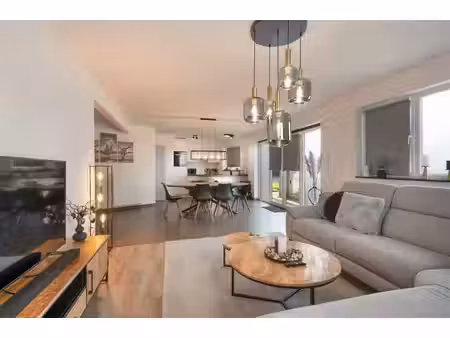 appartement au rez-de-chaussée avec 2 chambres à coucher prè