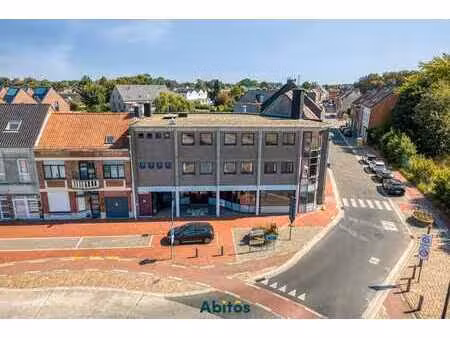 immeuble de rapport comprenant 3 entités et offrant un re...