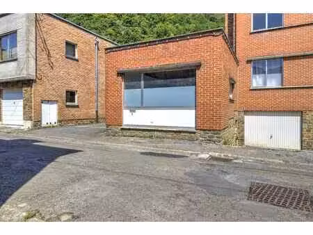espace de travail de 70m² + 4 garages