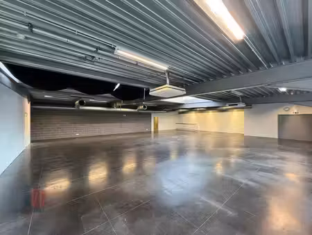 bureau à louer très bien situé à melle avec un aspect ind...