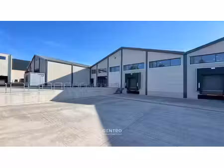 instapklare magazijn (1.200m²  voorzien van 1 laadkade (m...