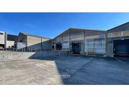 instapklare magazijn (1.200m²  voorzien van 2 laadkaden (...