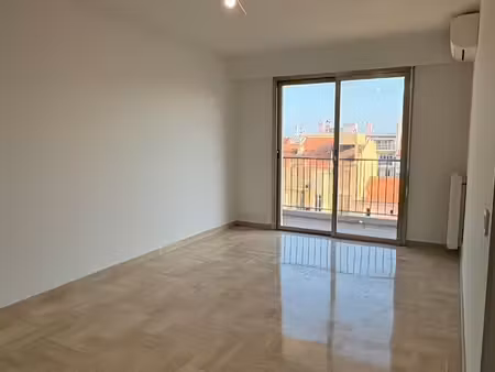 t2 de 47 m² entièrement refait à neuf (vide) – nice  quartier liberation
