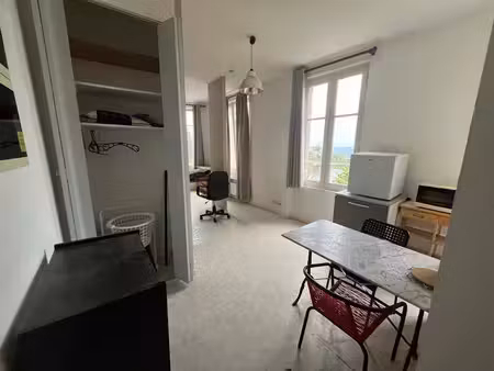 location meublée appartement 1 pièce 24 m² à laon (02000)  380 €