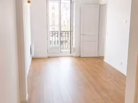 2 pièces meublé 46 m² rénové – ascenseur – paris 18e