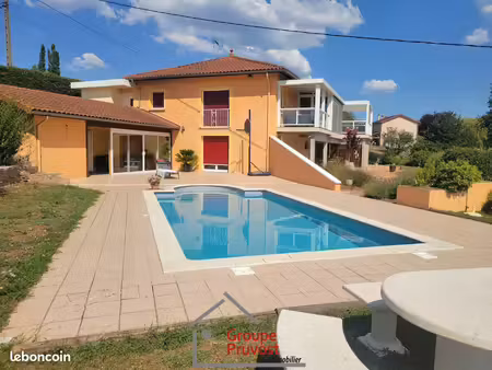 maison 9 pièces 245 m²