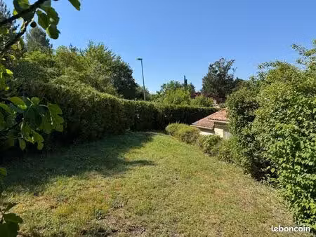maison rénovée de plain-pied avec garage – terrain piscinable de 745 m² – possibilité d'ag
