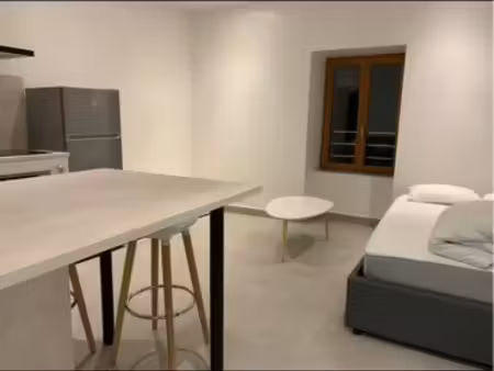 studio de 23m2 meublé à proche de la frontiere